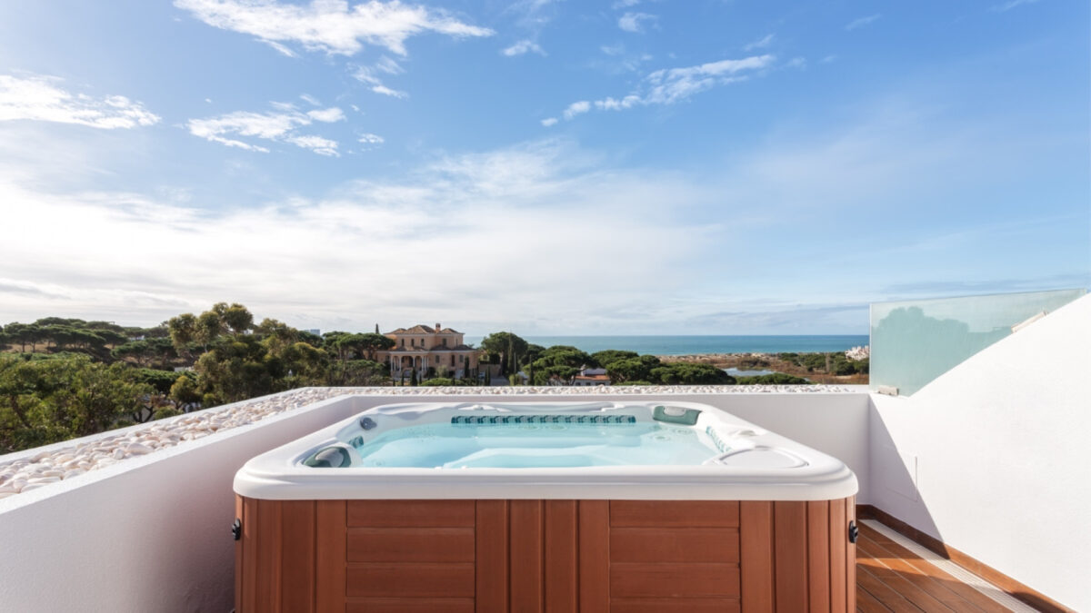Couverture de spa gonflable : pourquoi cet accessoire change vraiment la donne ?