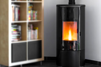 Poêle à granulés ou poêle à bois : lequel choisir en 2026 ?