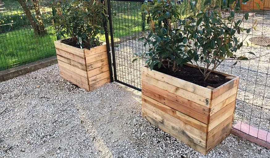 une jardinière en bois pour le jardin